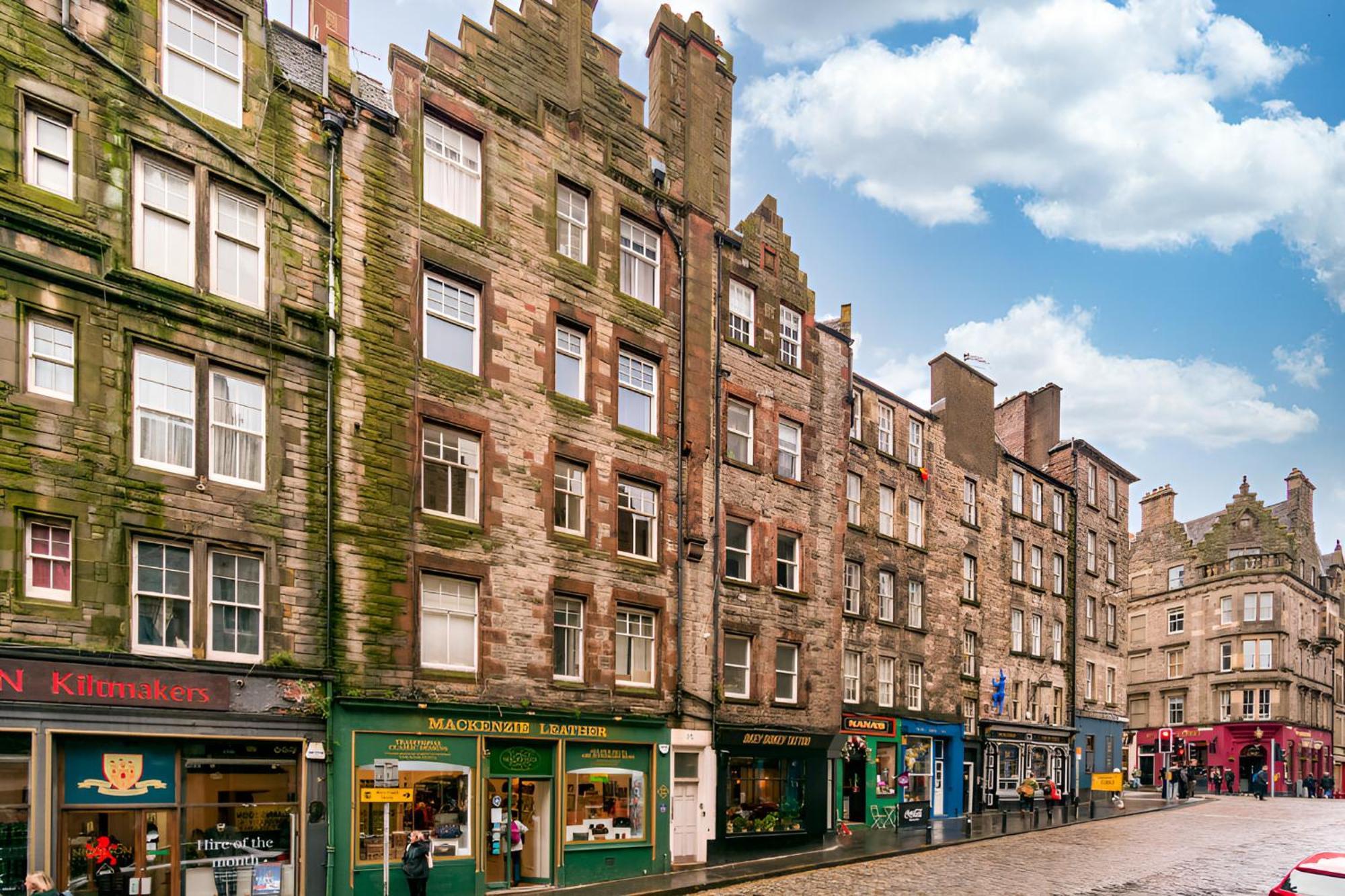Old Town Flat In * EDI