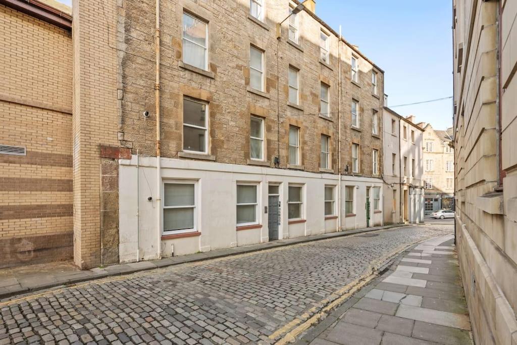 Two Bedroom Apartment-central Edinburgh-old Town-licensed Apartment *