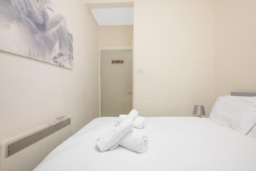 Two Bedroom Apartment-central Edinburgh-old Town-licensed Apartment *