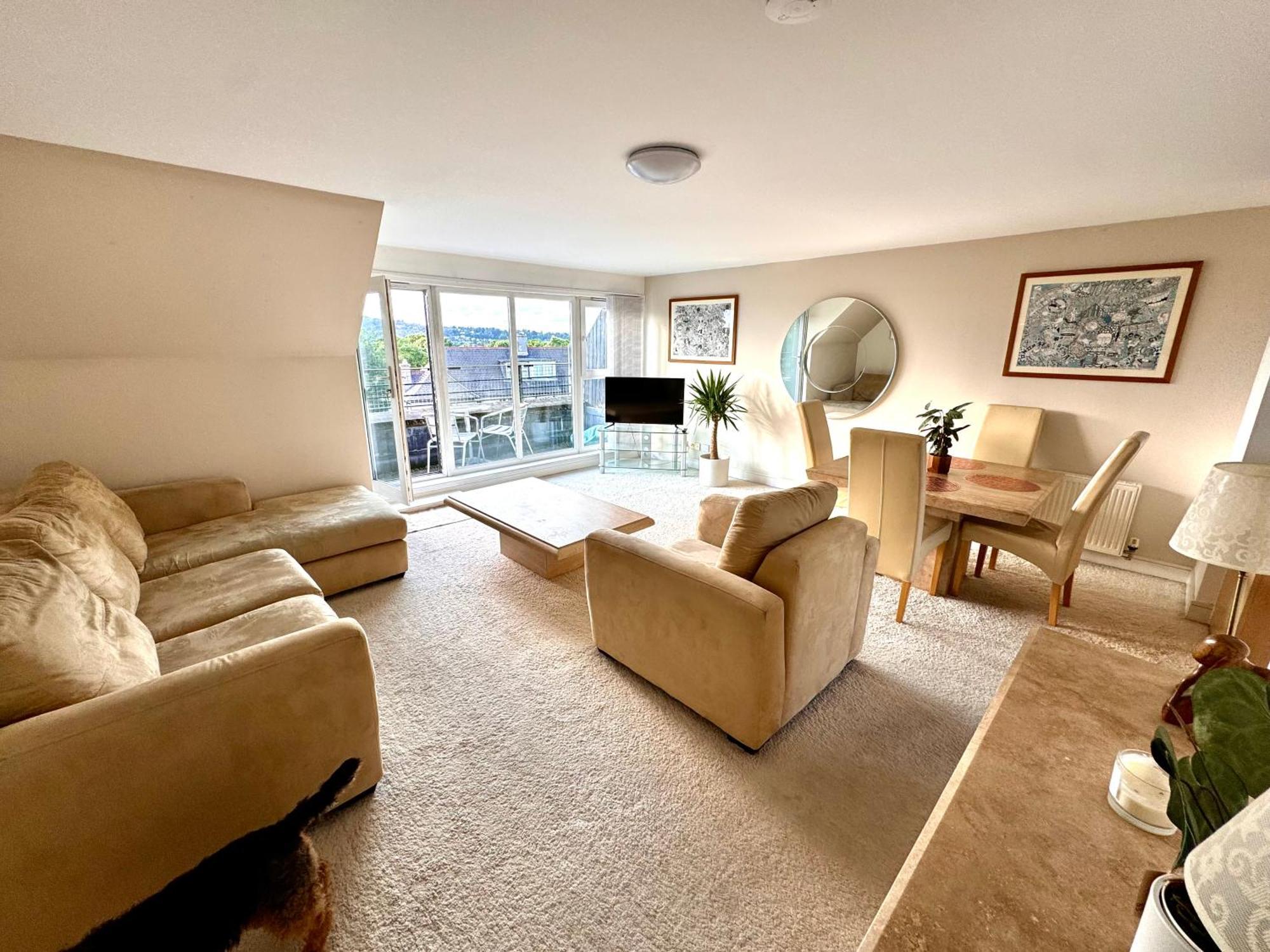 Appins Penthouse Luxury - Fast Wifi & Free Parking Apartment Edinburgh