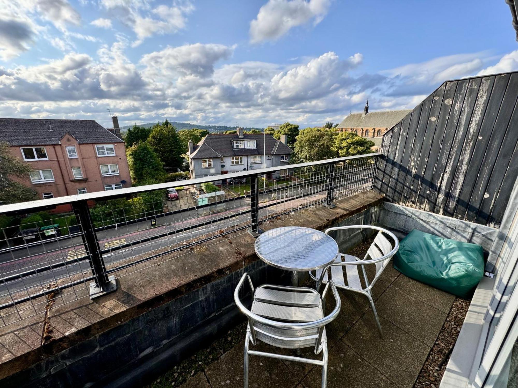 Appins Penthouse Luxury - Fast Wifi & Free Parking *