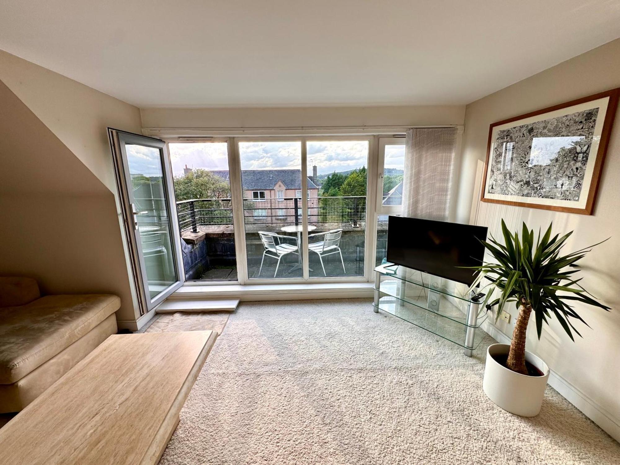 Appins Penthouse Luxury - Fast Wifi & Free Parking