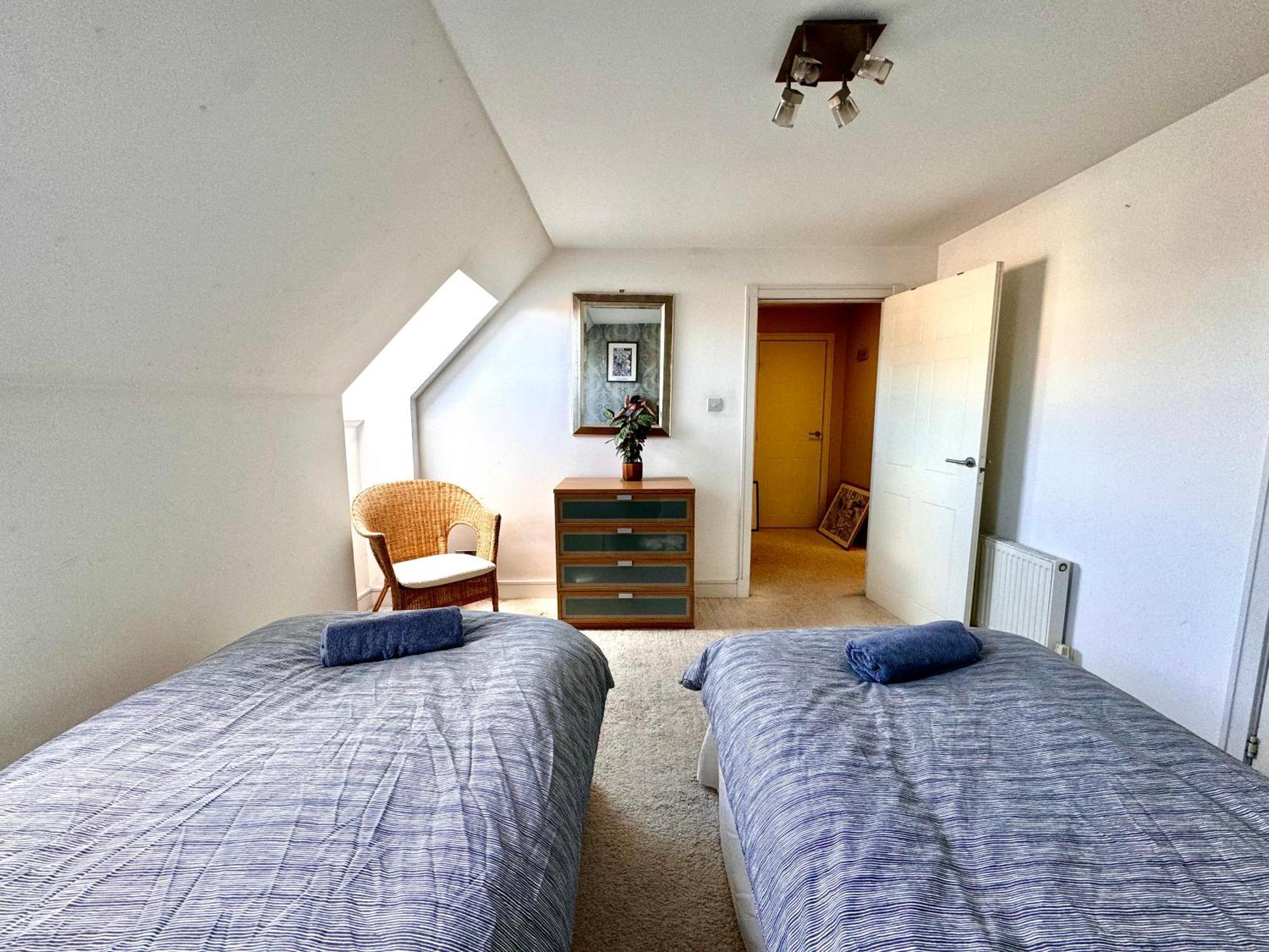 Appins Penthouse Luxury - Fast Wifi & Free Parking