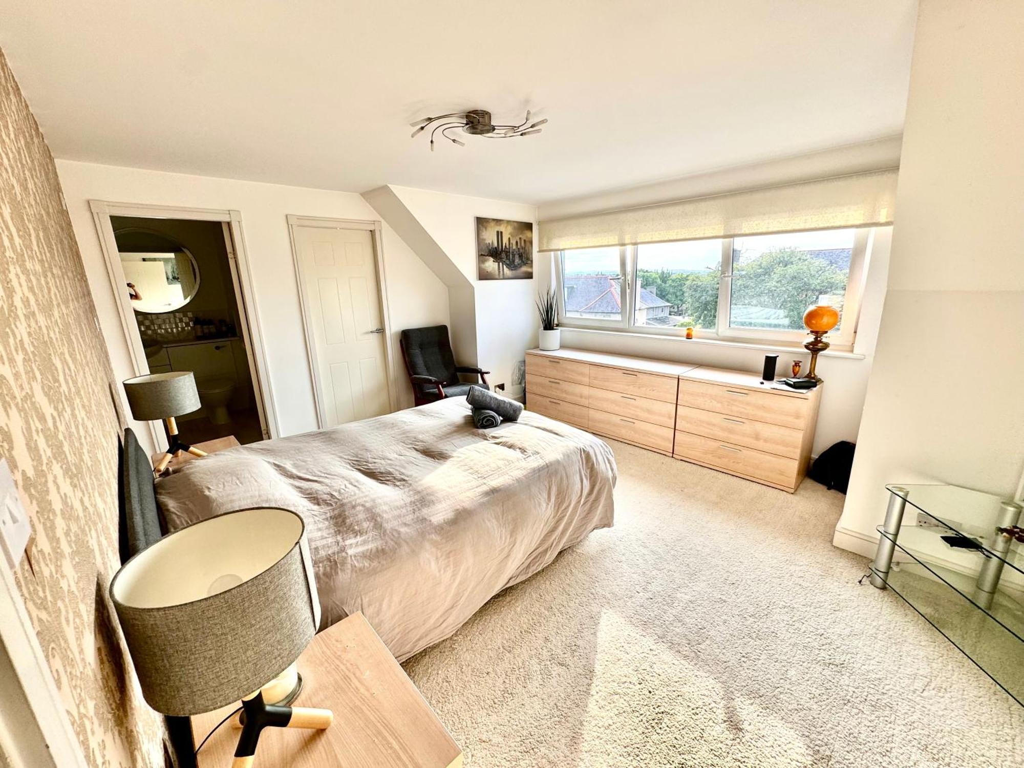 Appins Penthouse Luxury - Fast Wifi & Free Parking