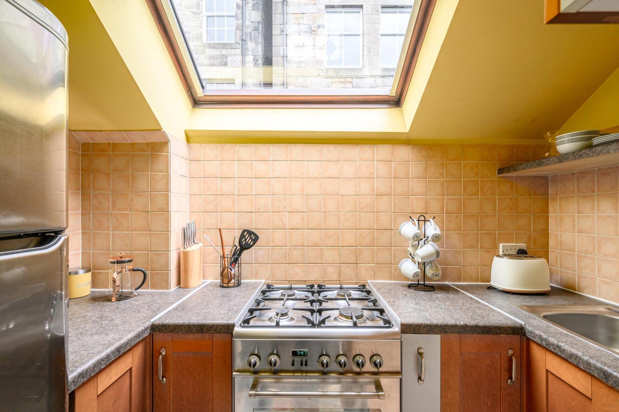 Bright - - Sleeps 10 EDI