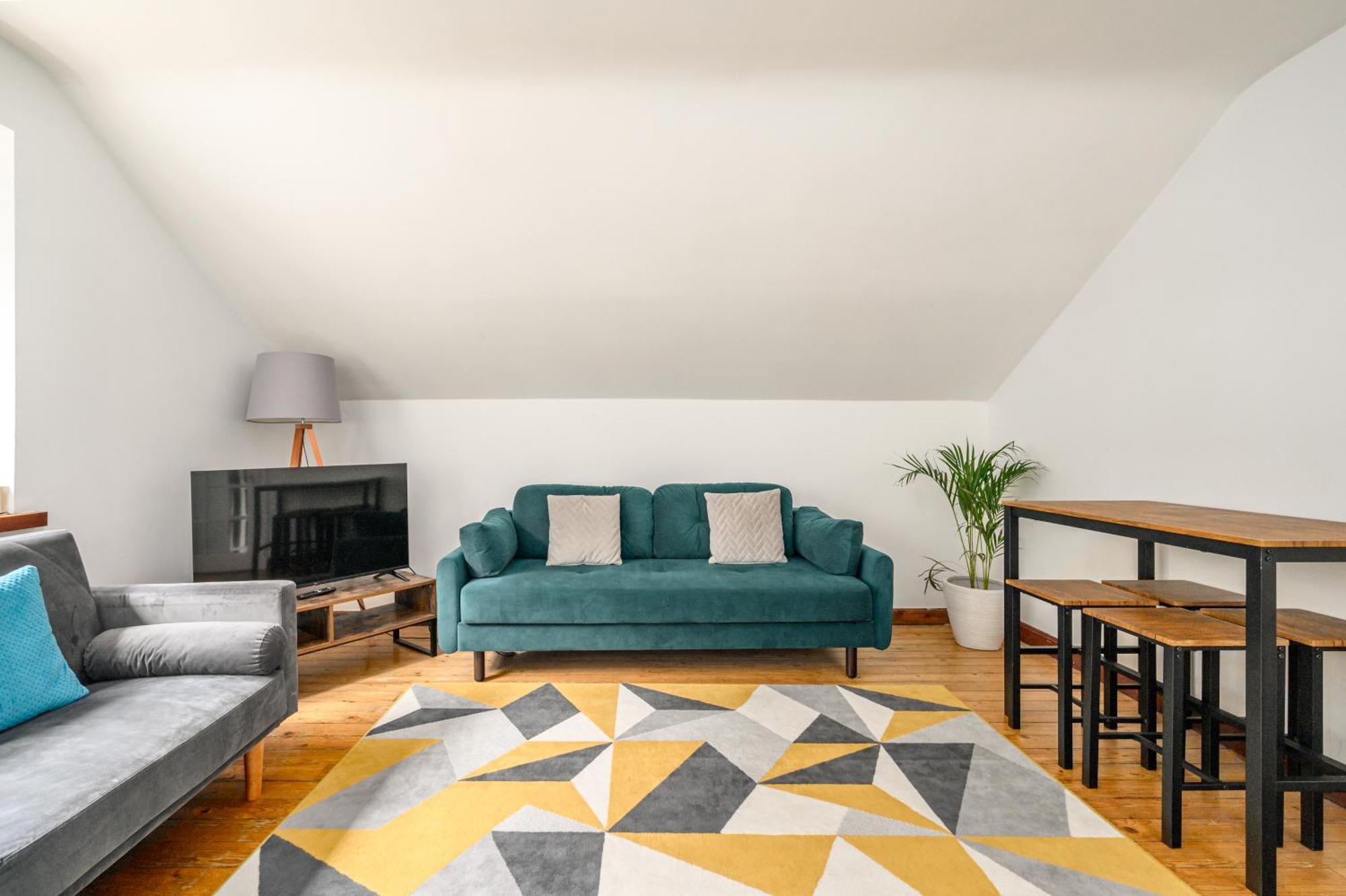 Bright - - Sleeps 10 EDI