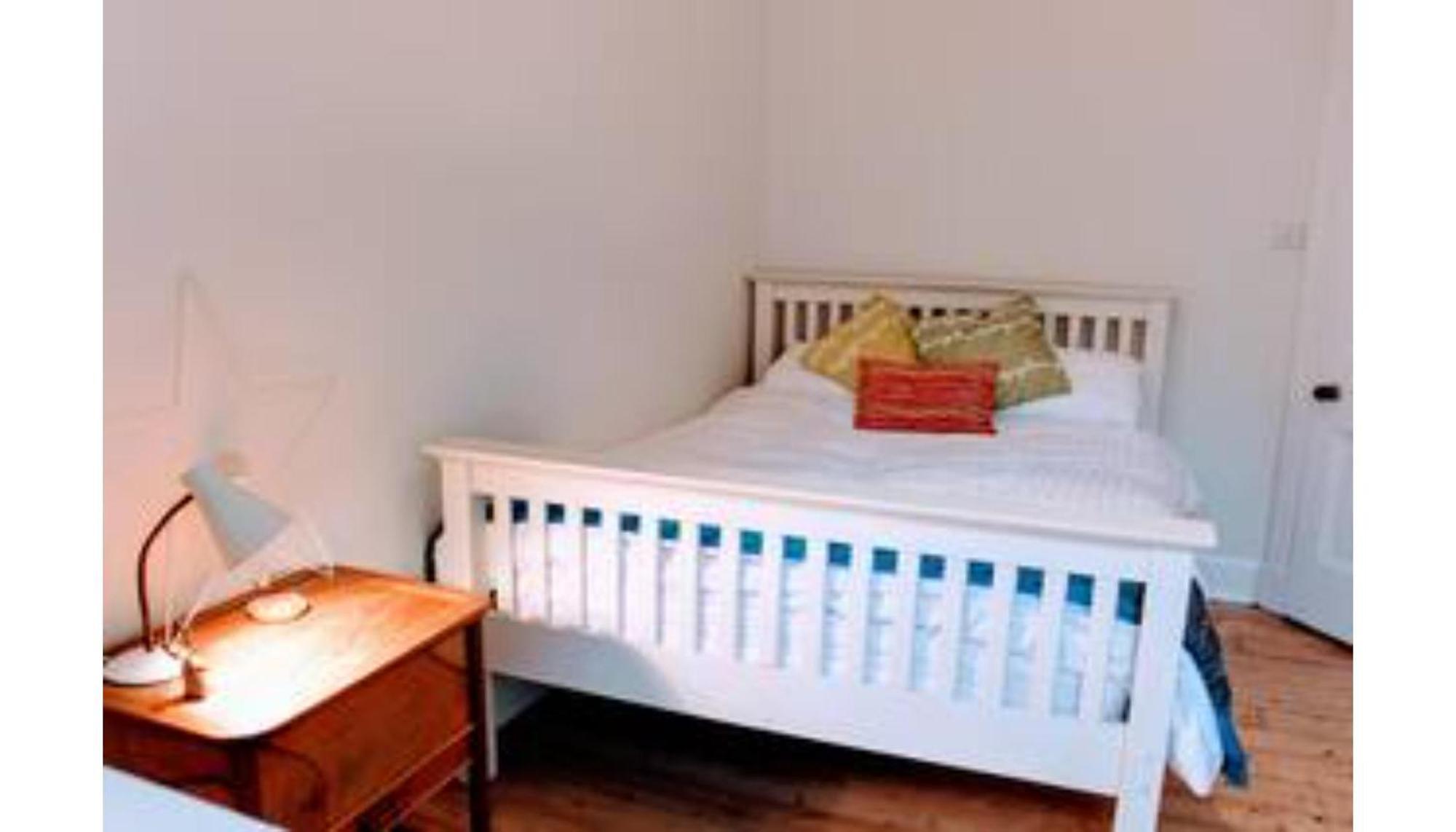 Bright Modern Arthurs Seat 2 Bedroom Apartment EDI