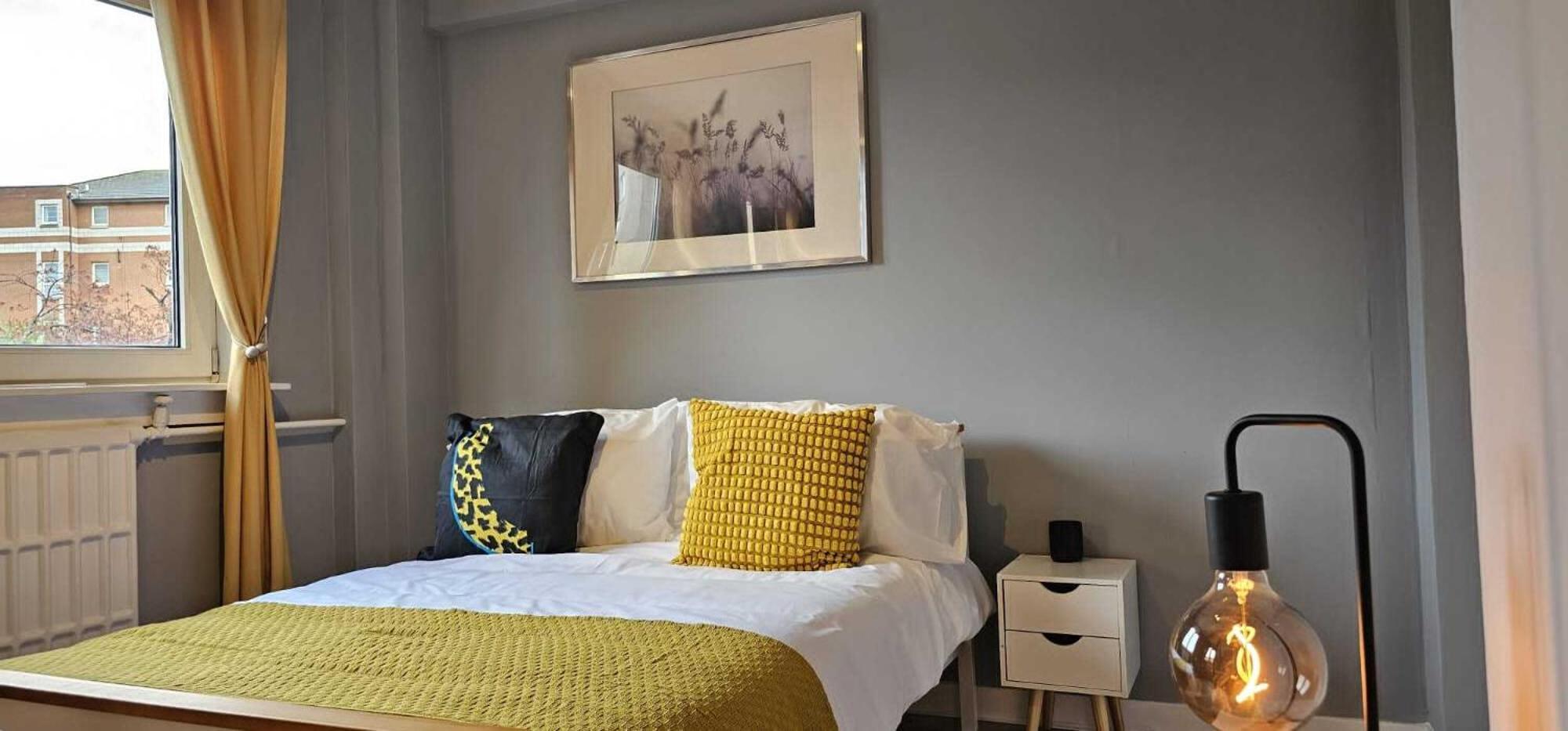 Westfield Near Murrayfield Stadium * EDI