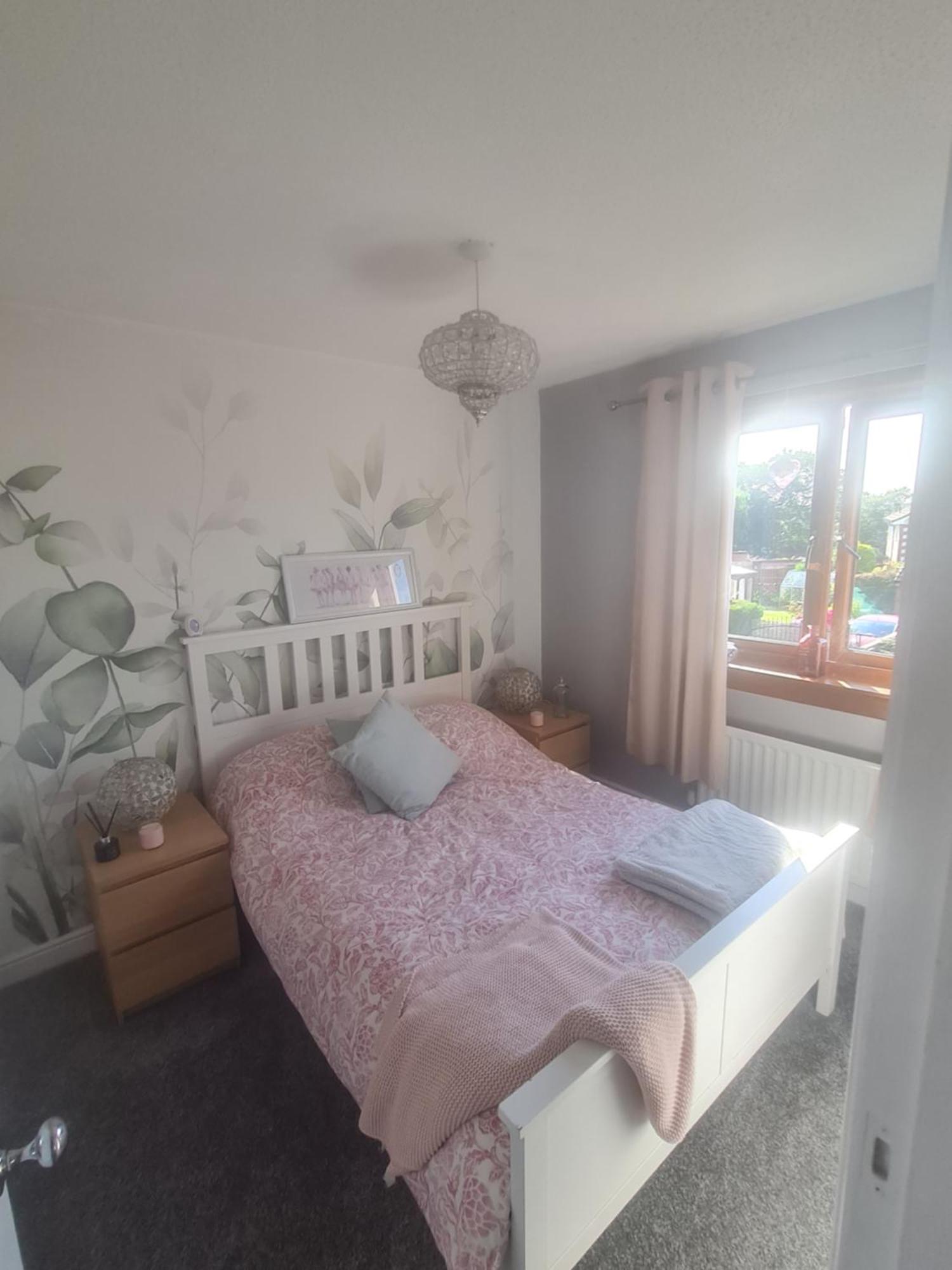 Edinburgh- 2 Double Available Homestay
