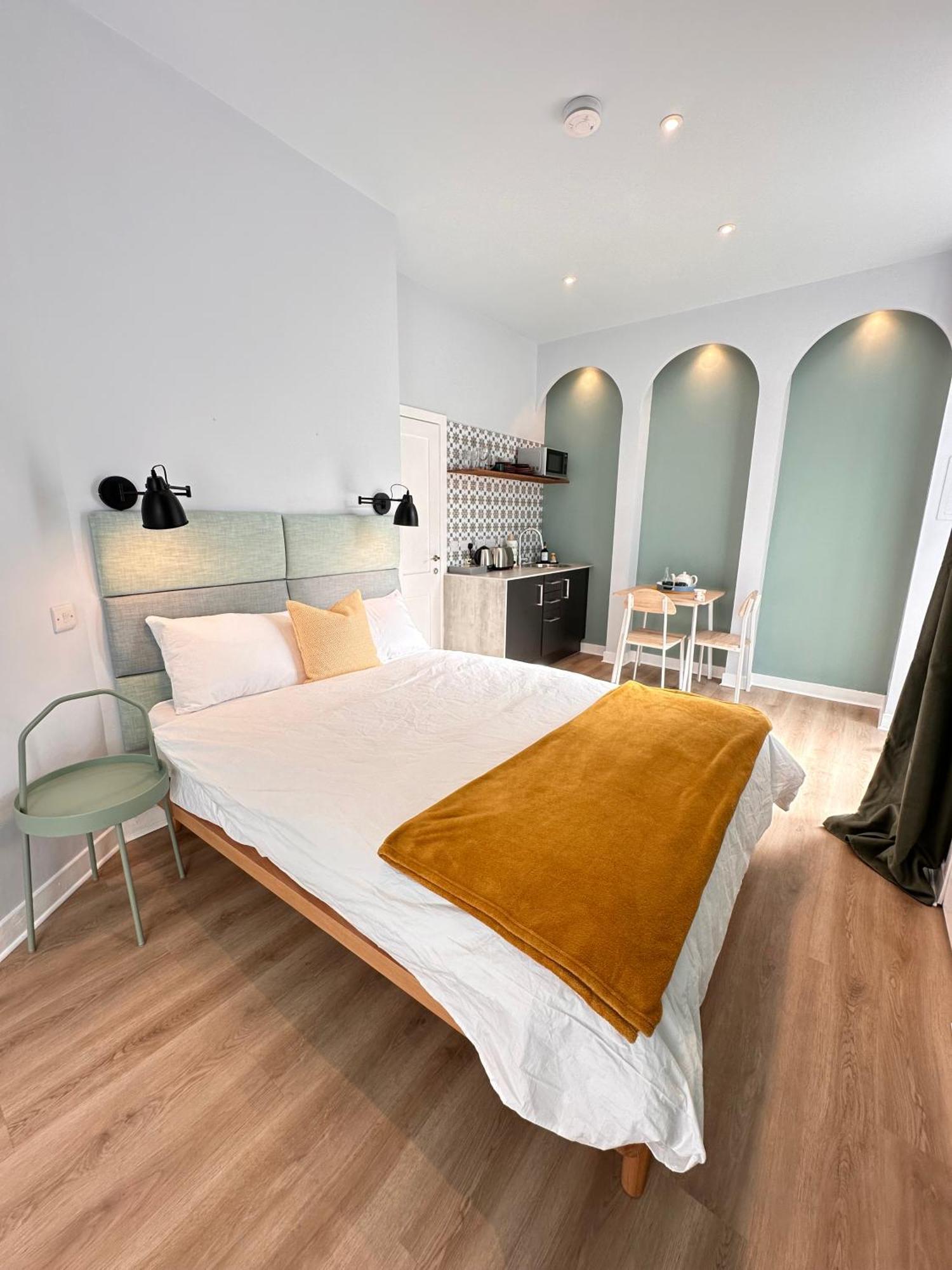 Luxury Modern L L Pet Friendly Apartment EDI