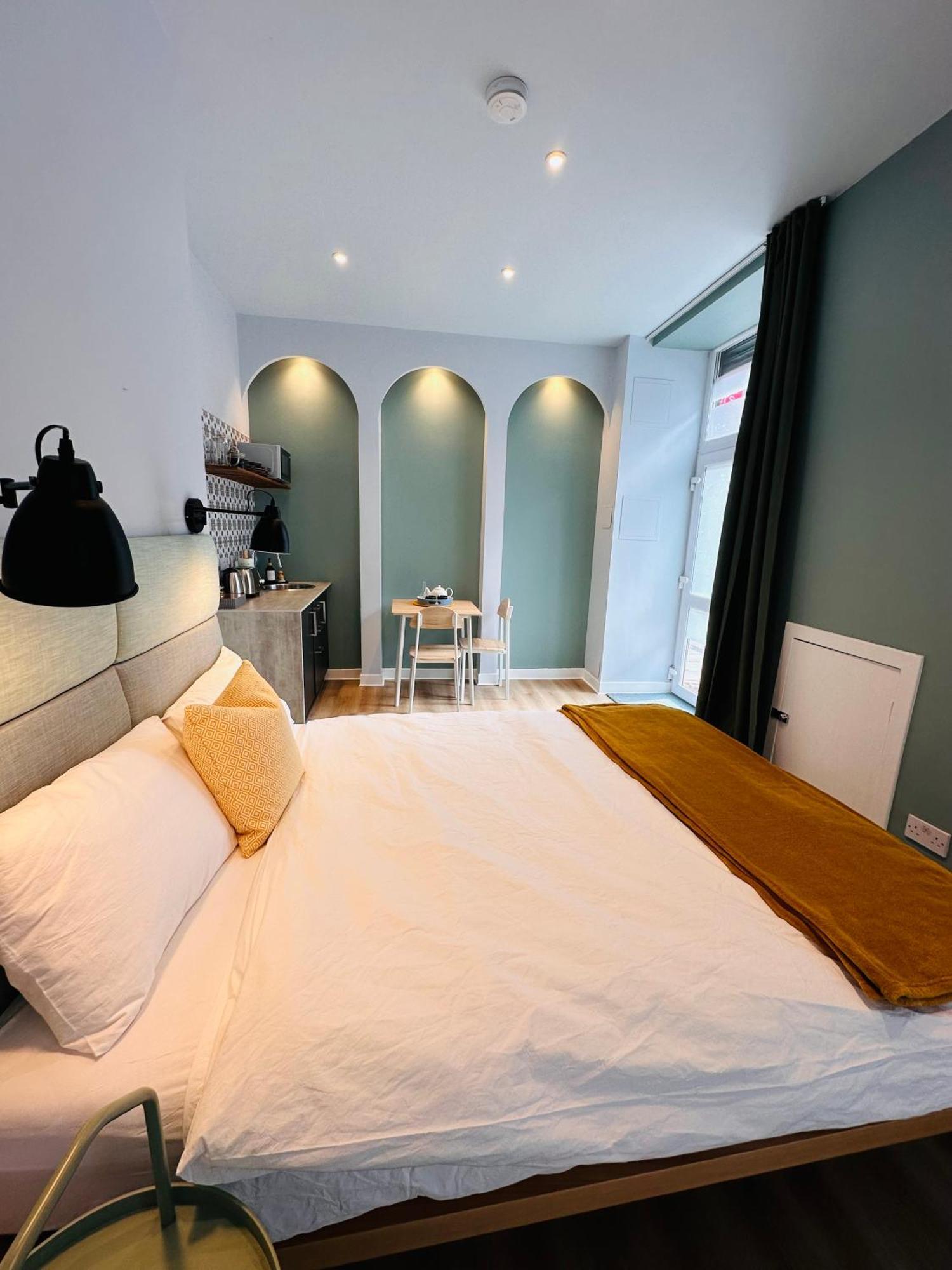 Luxury Modern L L Pet Friendly Apartment EDI