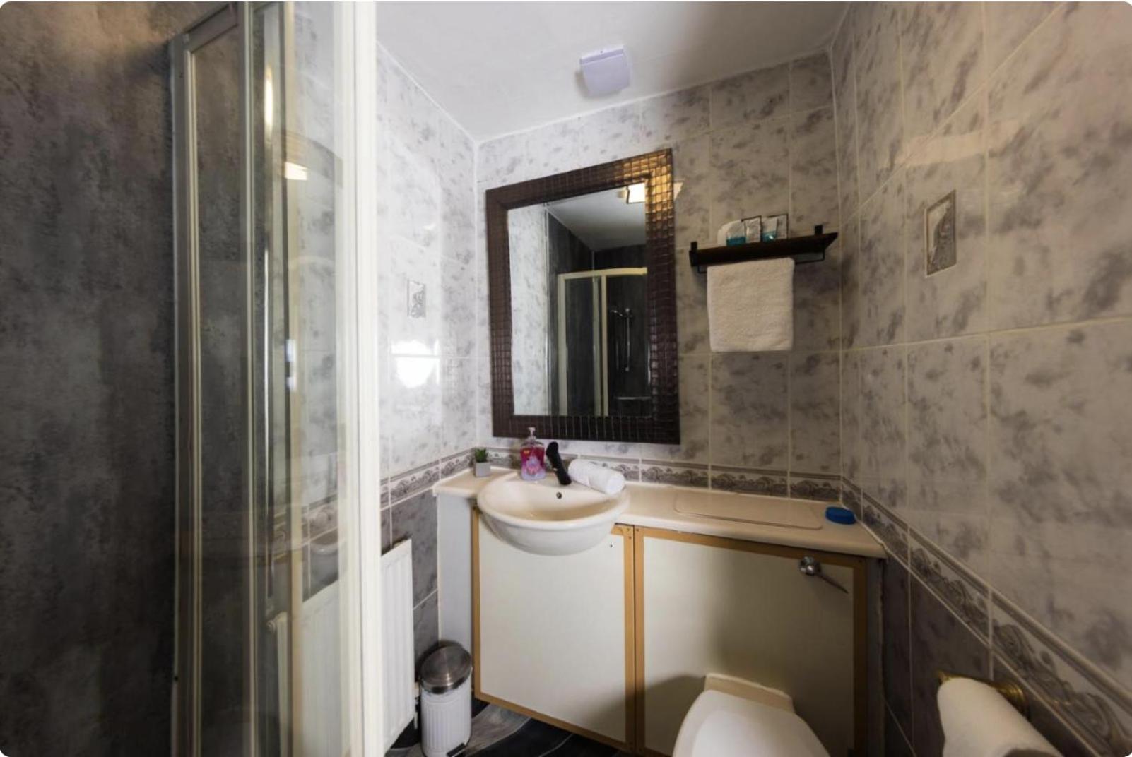 Warm & Welcoming Apartment, City Center - Meadows 4 Apartment *