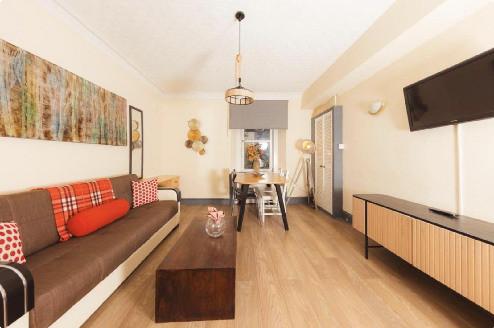 Warm & Welcoming Apartment, City Center - Meadows 4