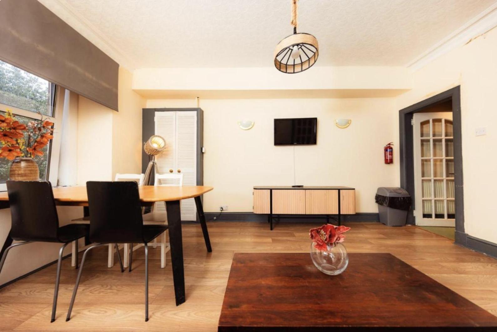 Warm & Welcoming Apartment, City Center - Meadows 4