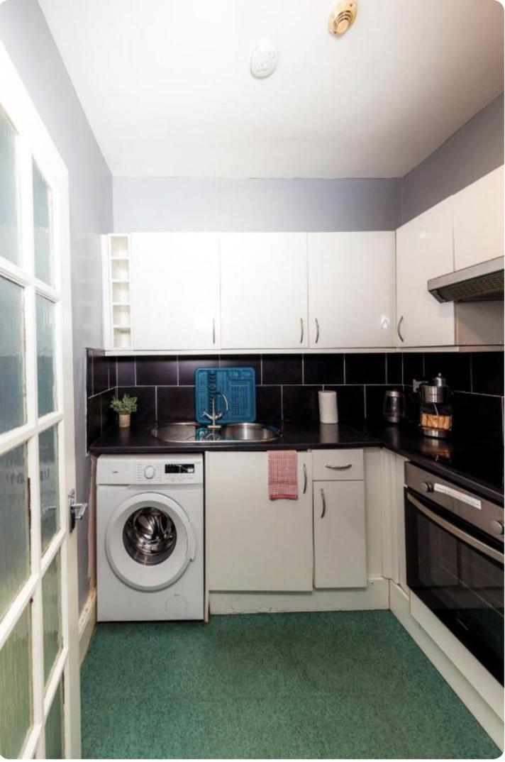 Warm & Welcoming Apartment, City Center - Meadows 8 Apartment Edinburgh