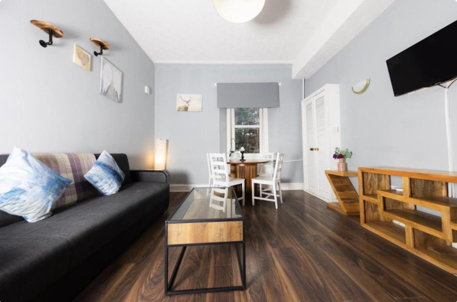 Warm & Welcoming Apartment, City Center - Meadows 8 Apartment Edinburgh