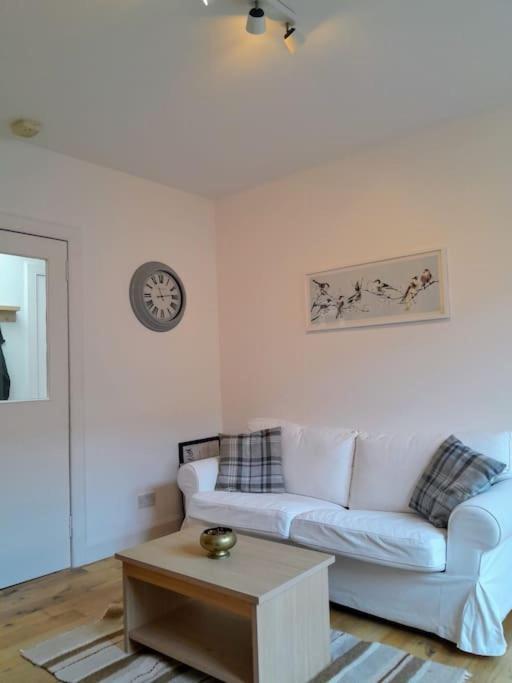 Cosy 2 Bed Apartment Edinburgh