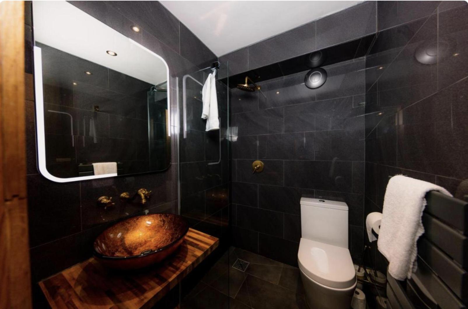Superb Luxury By Canal - Central * Edinburgh