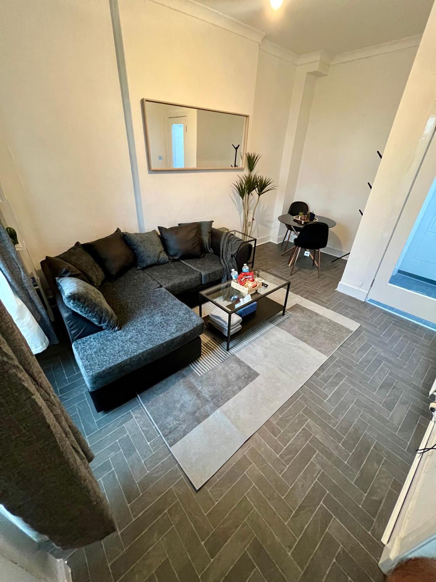 2 Bed Flat In