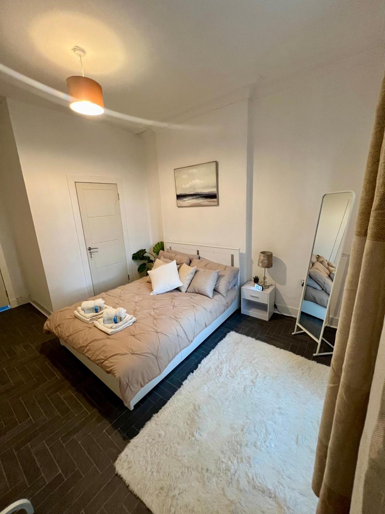 2 Bed Flat In *