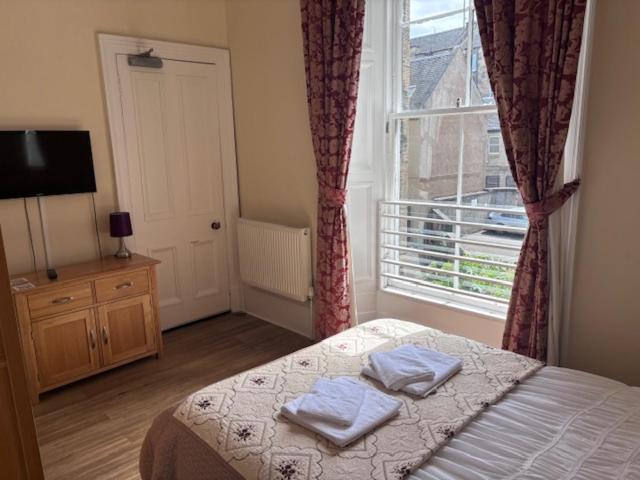 Edinburgh City Suites 4*