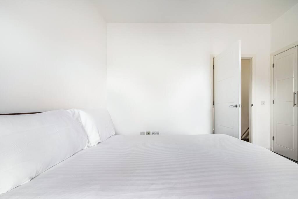 Bright, Modern 2 Bedroom House With Free Parking! Apartment Edinburgh