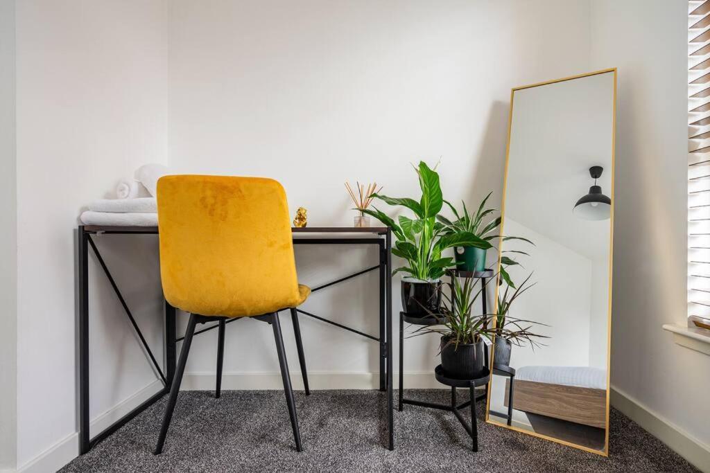 Bright, Modern 2 Bedroom House With Free Parking! Edinburgh