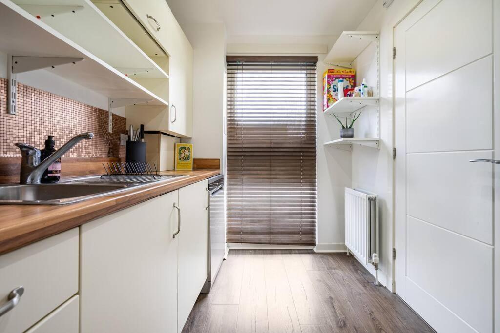 Bright, Modern 2 Bedroom House With Free Parking! Apartment Edinburgh