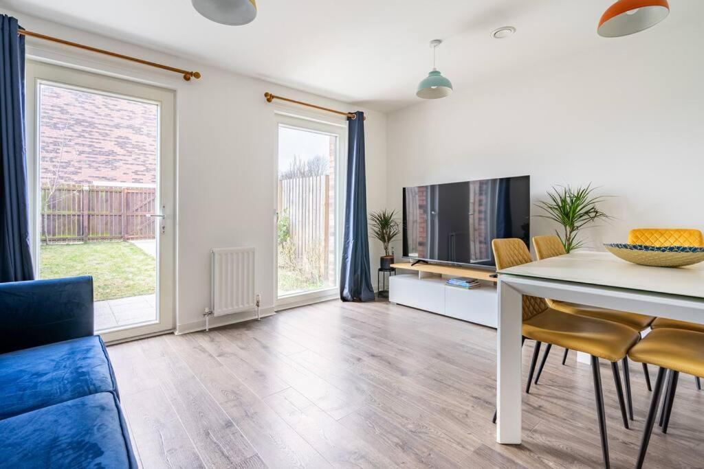 Apartment Bright, Modern 2 Bedroom House With Free Parking! Edinburgh