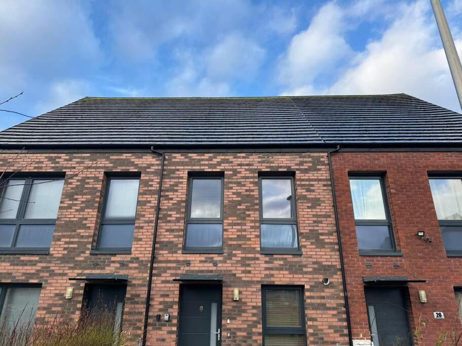 Apartment Bright, Modern 2 Bedroom House With Free Parking! Edinburgh