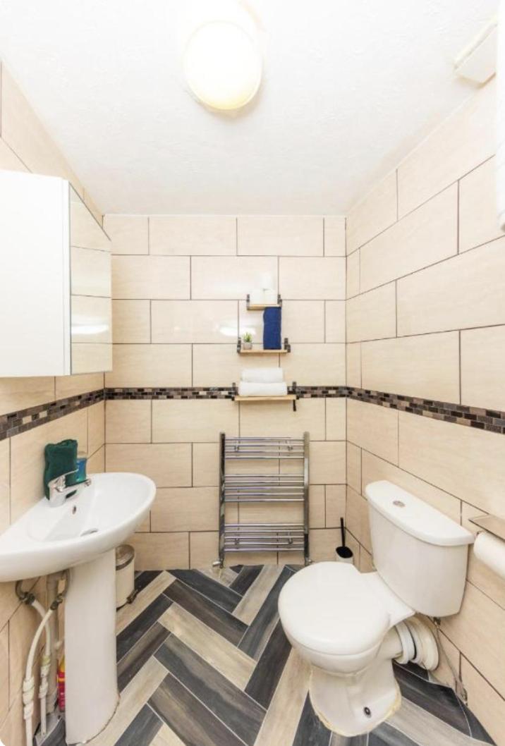 Apartment Warm & Welcoming Close To Meadows! City Centre 10