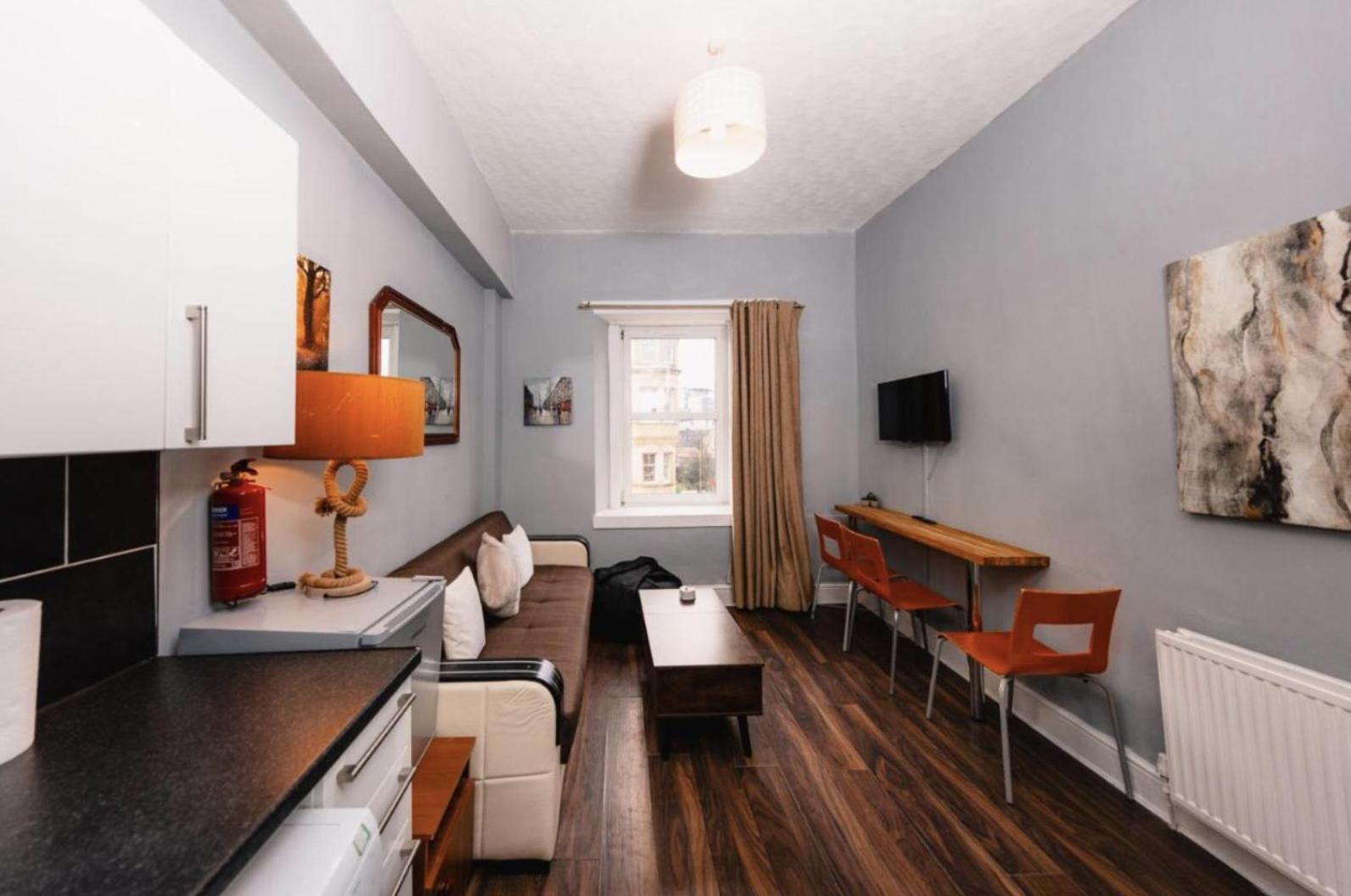 Warm & Welcoming Close To Meadows! City Centre 10 EDI
