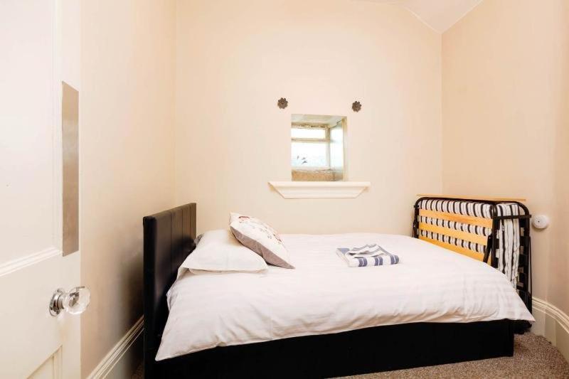 Apartment Spacious New Town Garden Flat *