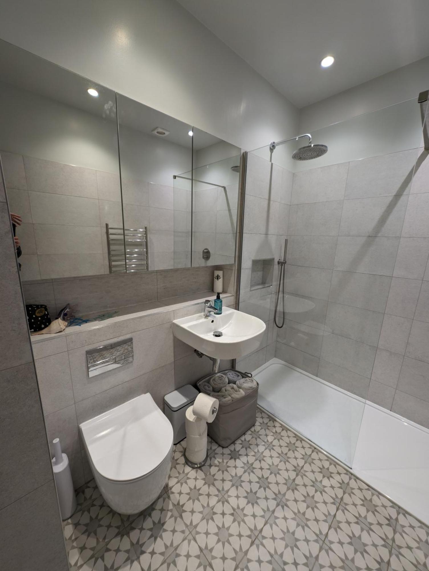 Beautiful New Double In Great Location Homestay
