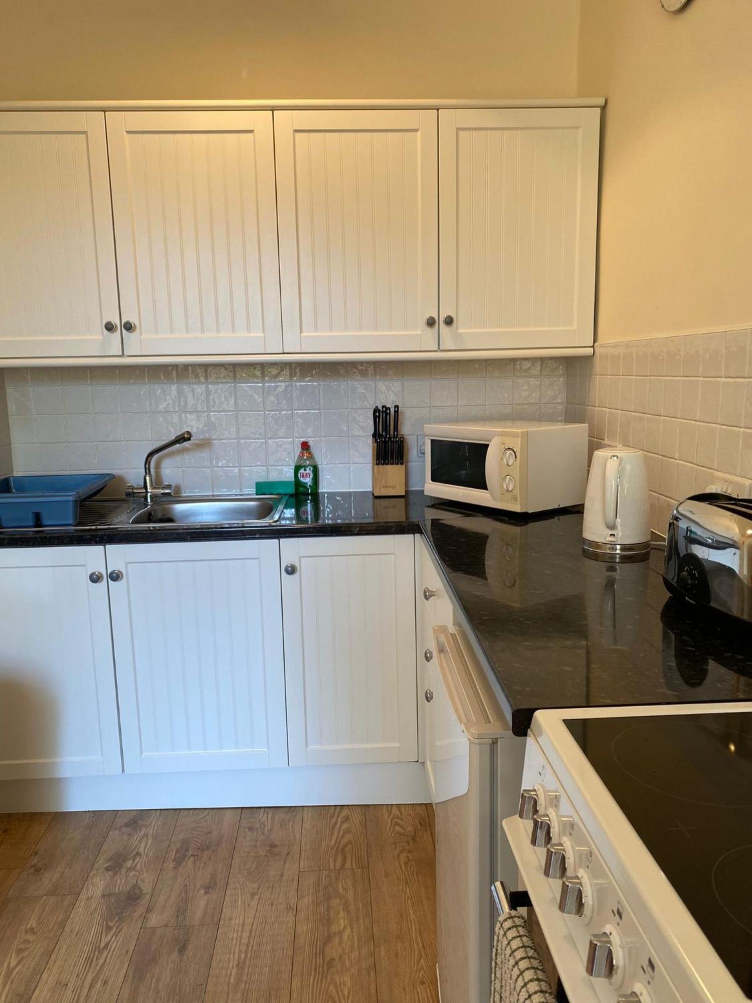 Cute 1 Bedroom Retreat In Beautiful Stockbridge Apartment *