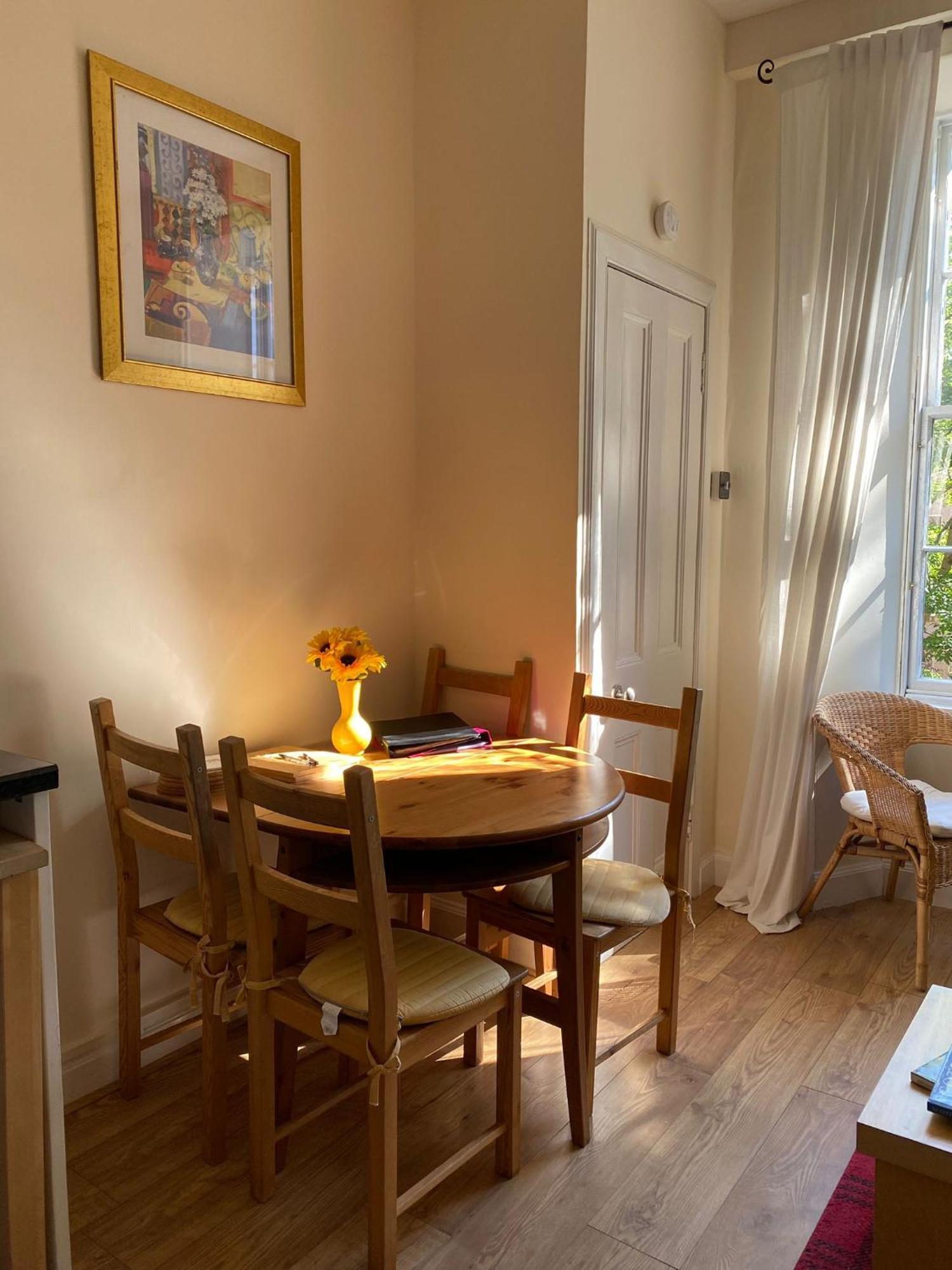 Cute 1 Bedroom Retreat In Beautiful Stockbridge Apartment