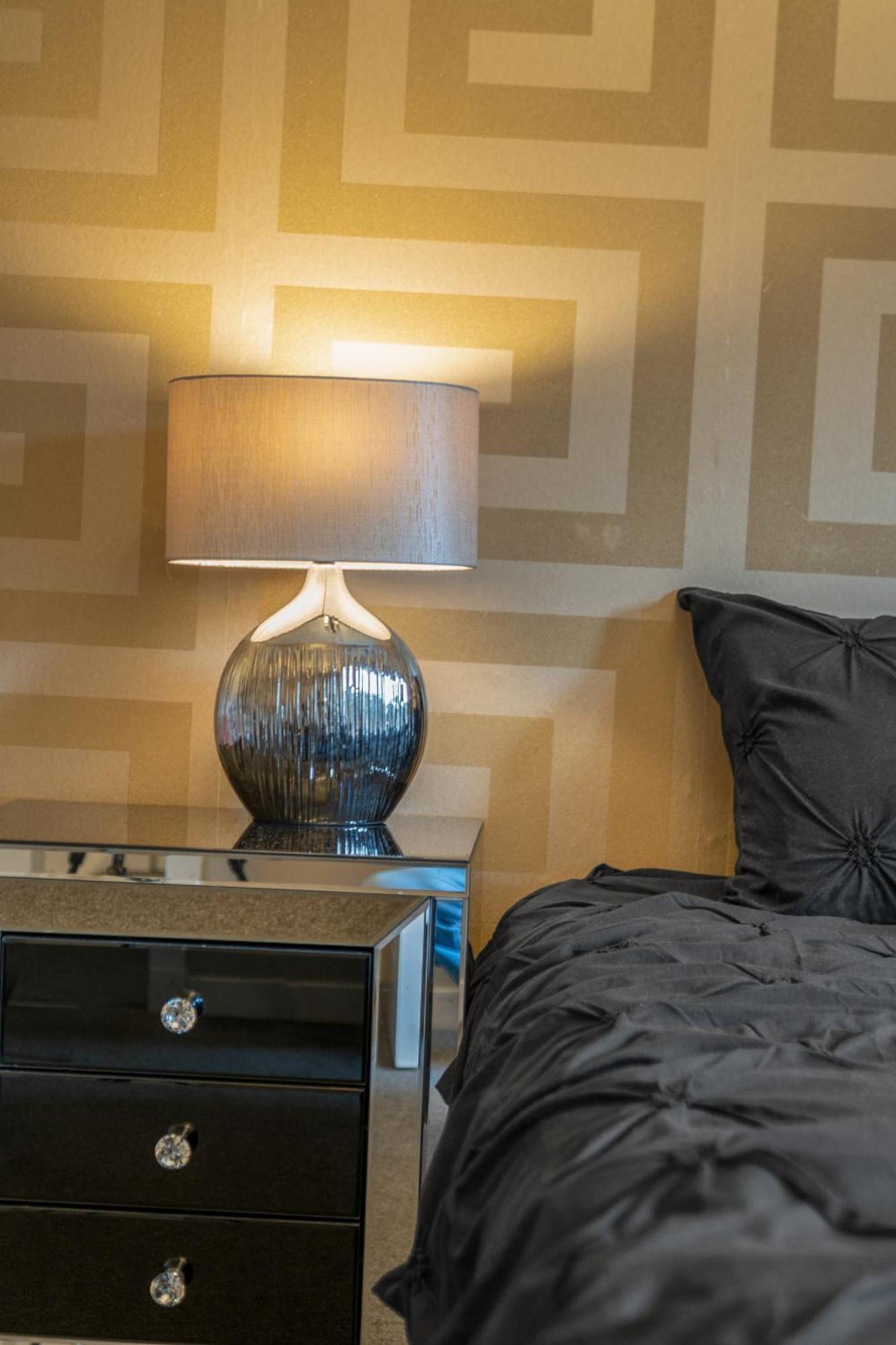 Guest house Cosy, Stylish Bedroom For Business And Work Travellers