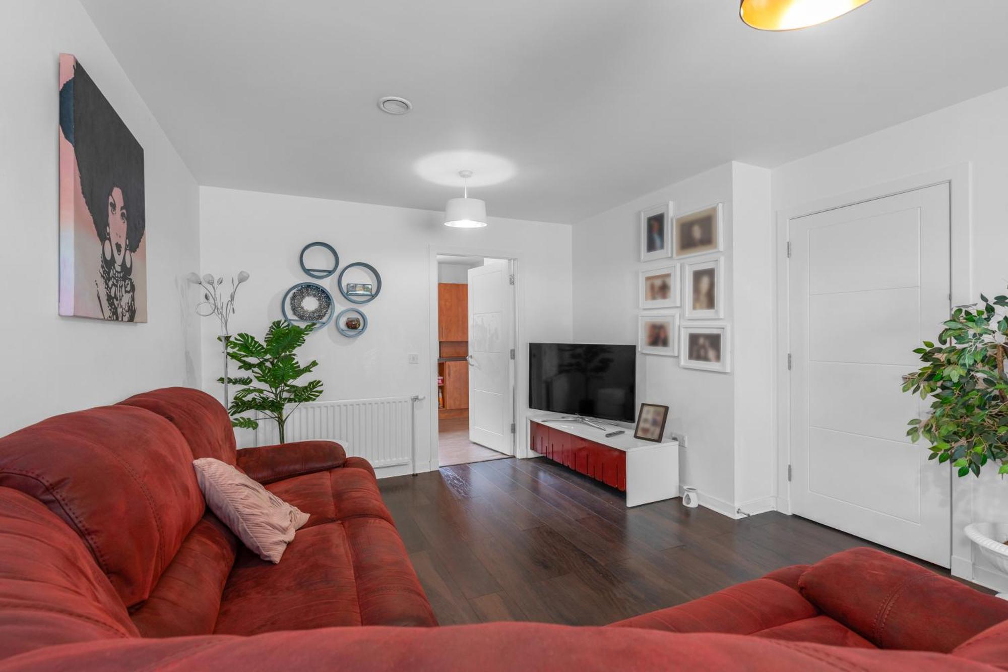 Cosy, Stylish Bedroom For Business And Work Travellers Guest house