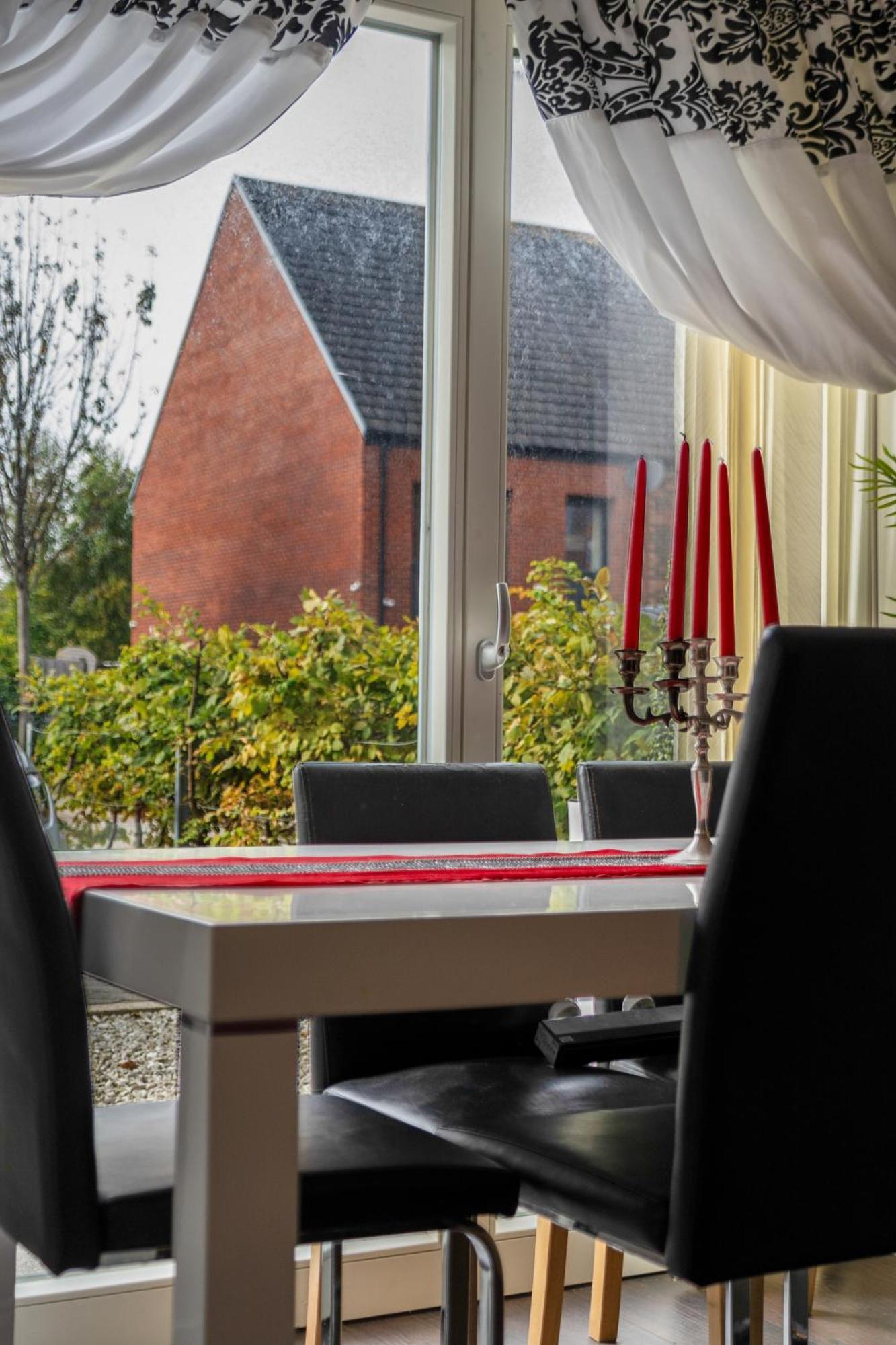 Cosy, Stylish Bedroom For Business And Work Travellers Guest house Edinburgh
