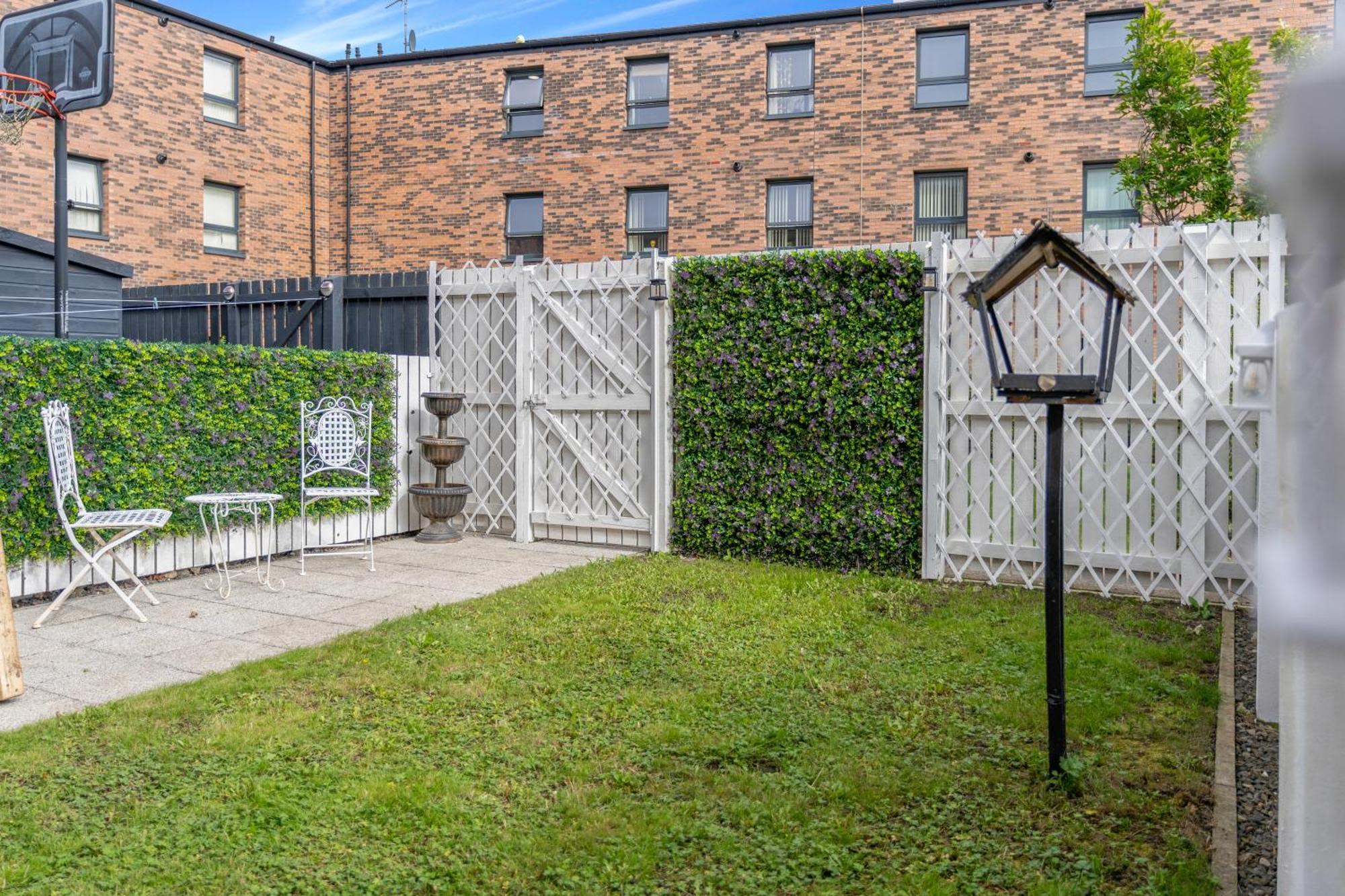 Guest house Cosy, Stylish Bedroom For Business And Work Travellers Edinburgh