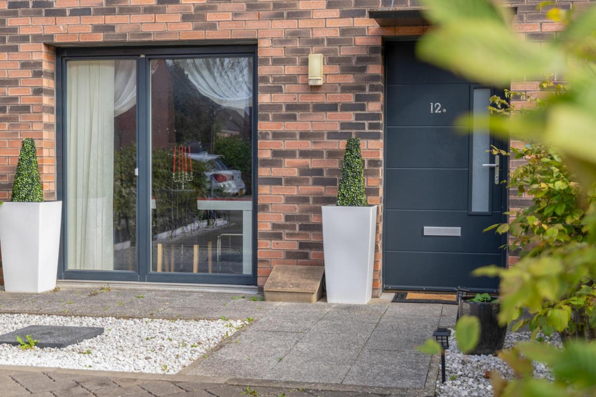 Guest house Cosy, Stylish Bedroom For Business And Work Travellers *