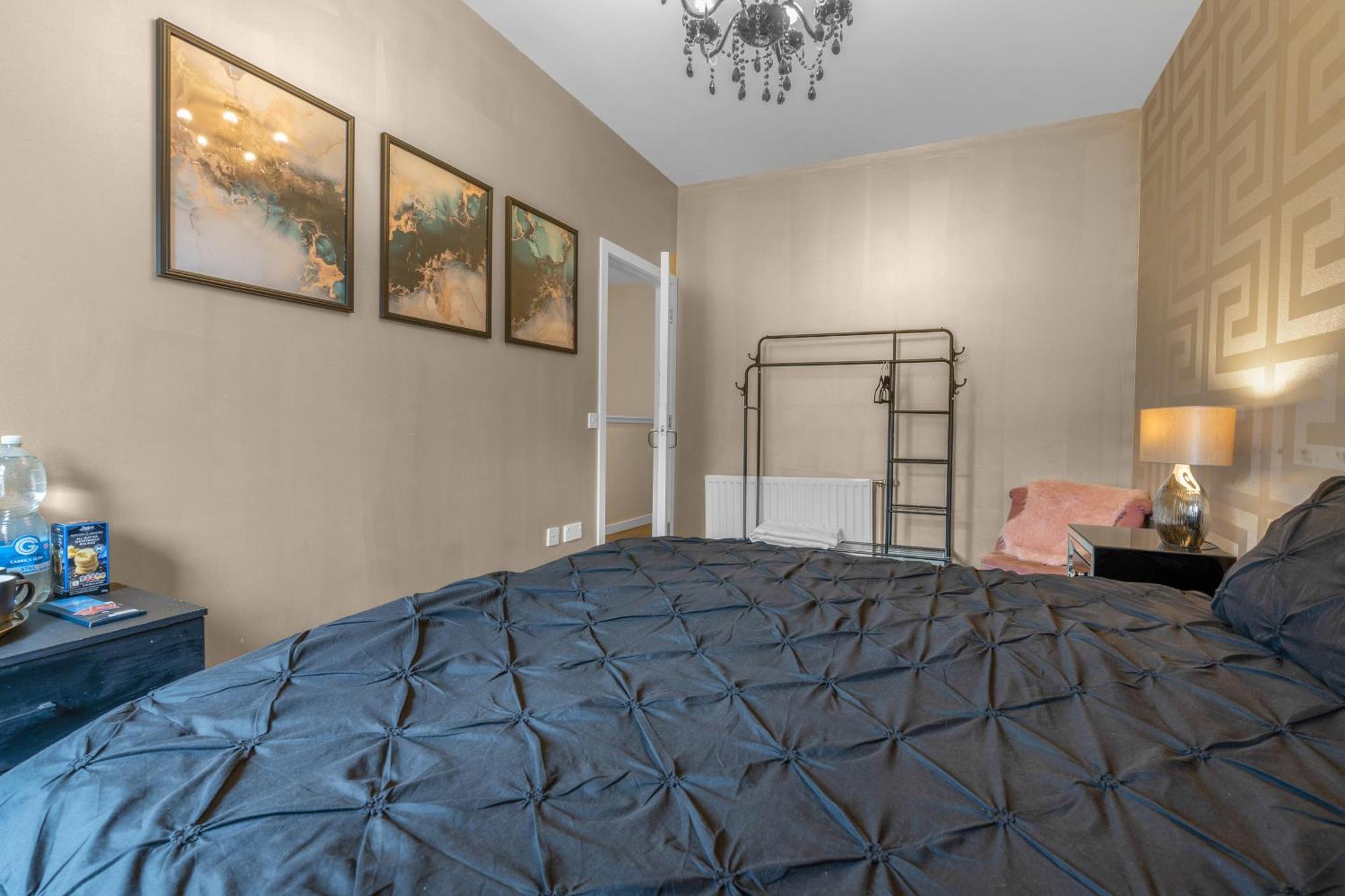 Guest house Cosy, Stylish Bedroom For Business And Work Travellers