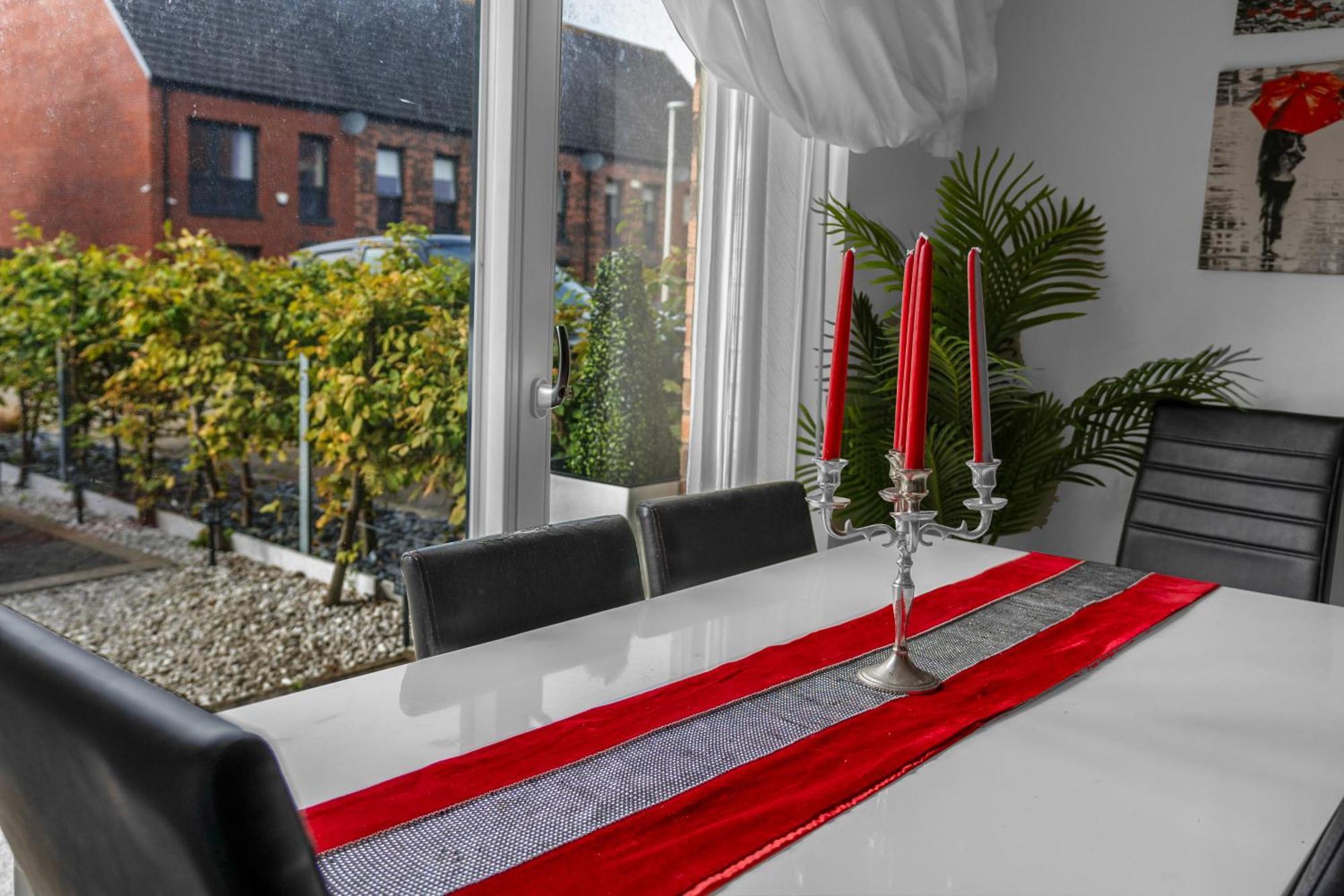 Guest house Cosy, Stylish Bedroom For Business And Work Travellers *