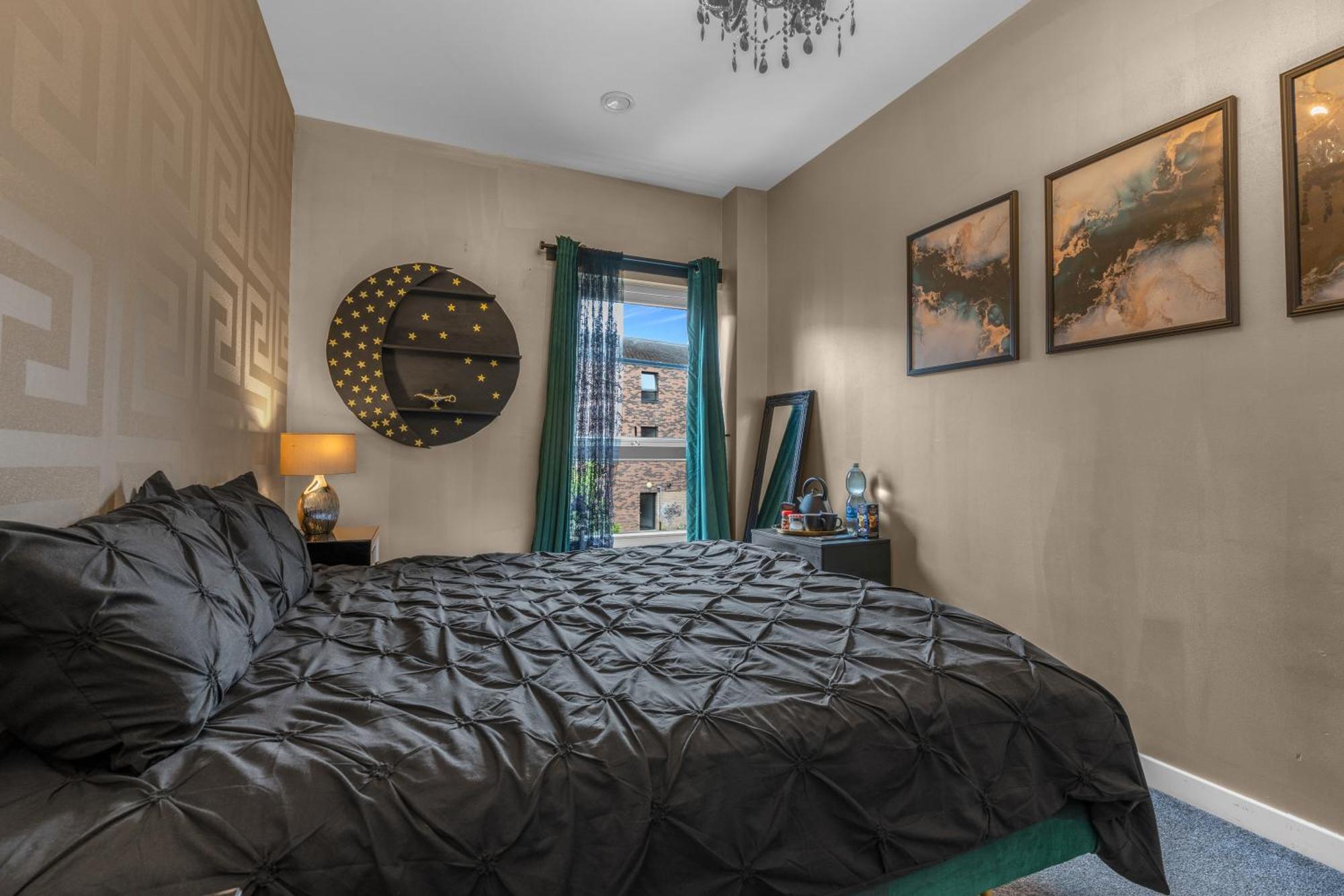 Cosy, Stylish Bedroom For Business And Work Travellers Guest house Edinburgh