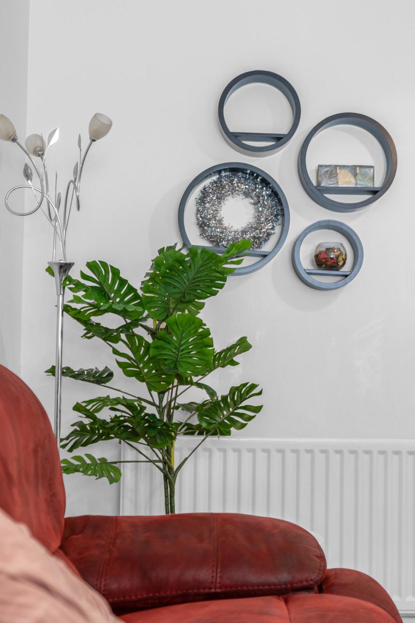 Cosy, Stylish Bedroom For Business And Work Travellers Guest house