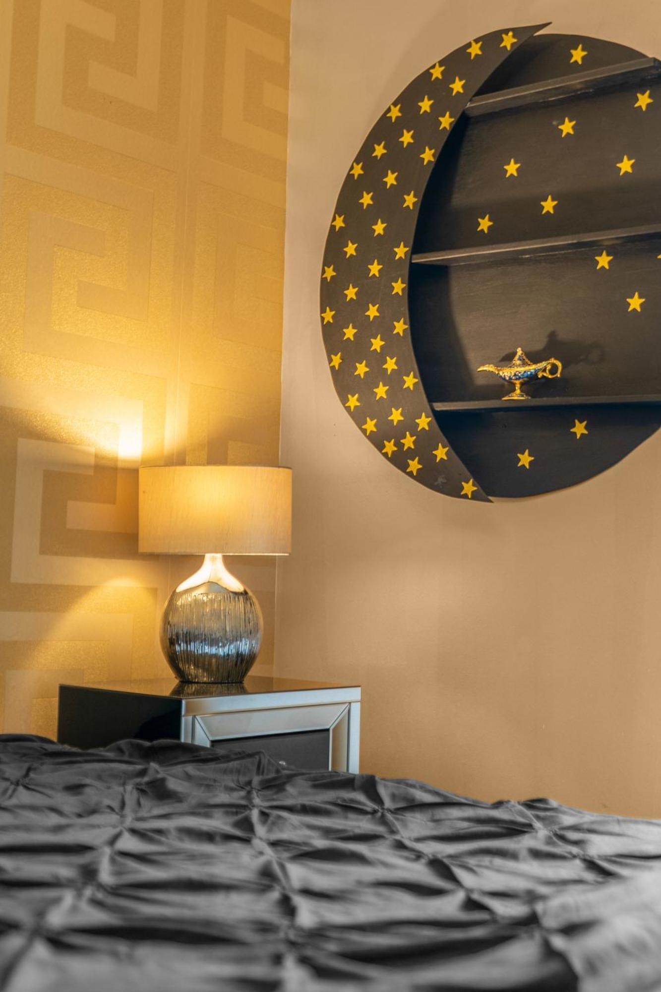Guest house Cosy, Stylish Bedroom For Business And Work Travellers