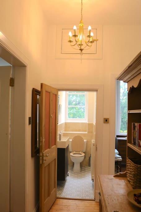 Seaside Historic Apartment Edinburgh