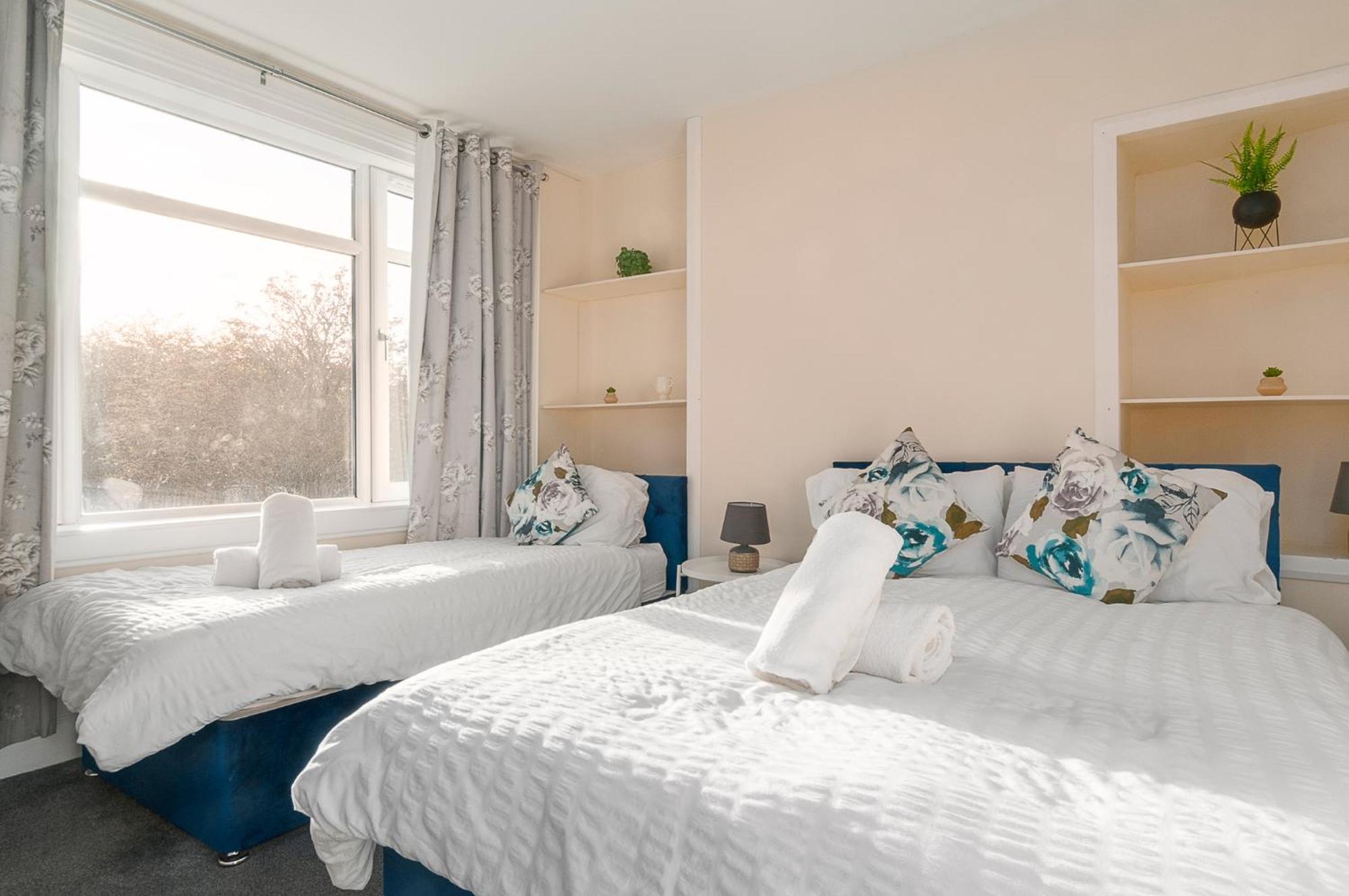 2 Bed Property, Sleeps 5, Free Parking, Near Centre Ferienhaus EDI