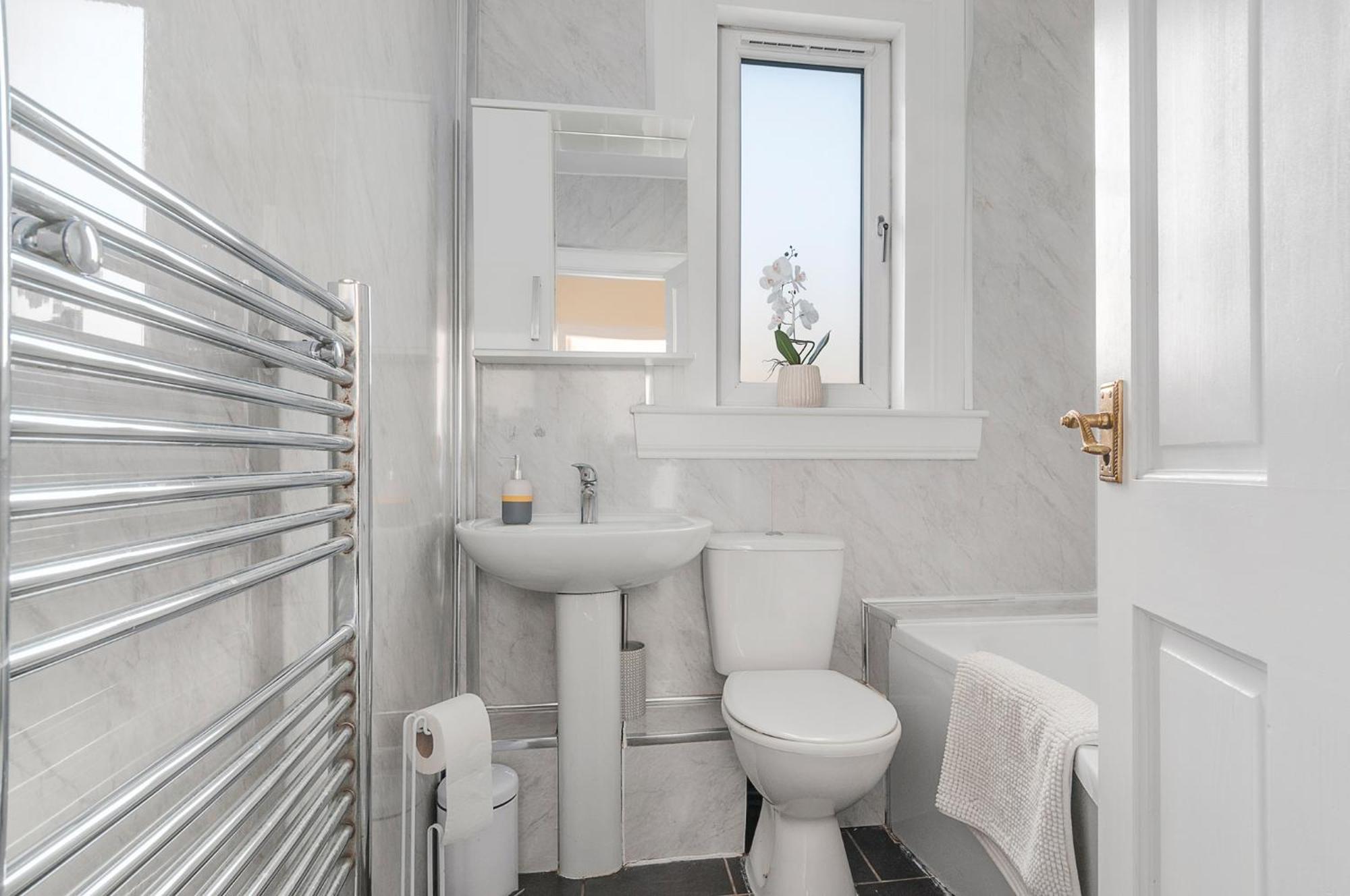 Ferienhaus 2 Bed Property, Sleeps 5, Free Parking, Near Centre EDI
