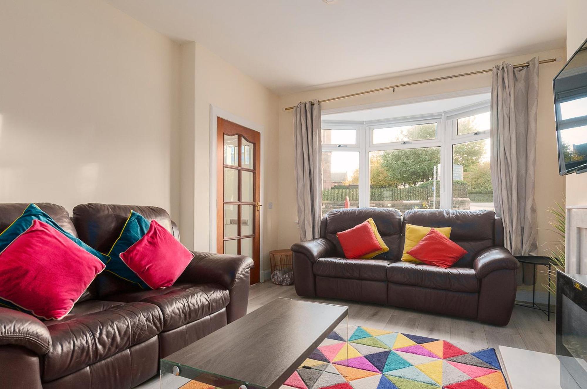 2 Bed Property, Sleeps 5, Free Parking, Near Centre Ferienhaus EDI